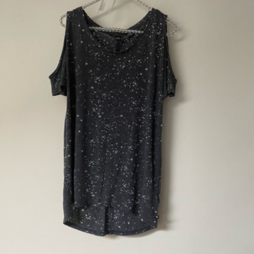 Rock & Republic cold shoulder top